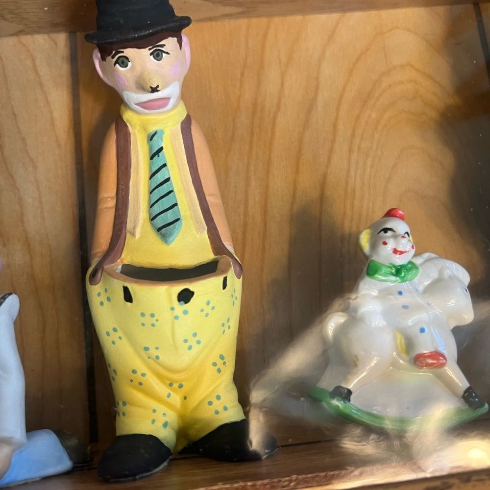 Encased Clowns - Picture 6 of 14